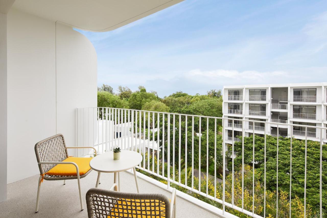 The Standard, Hua Hin Hotel Exterior foto Balcony of a hotel room