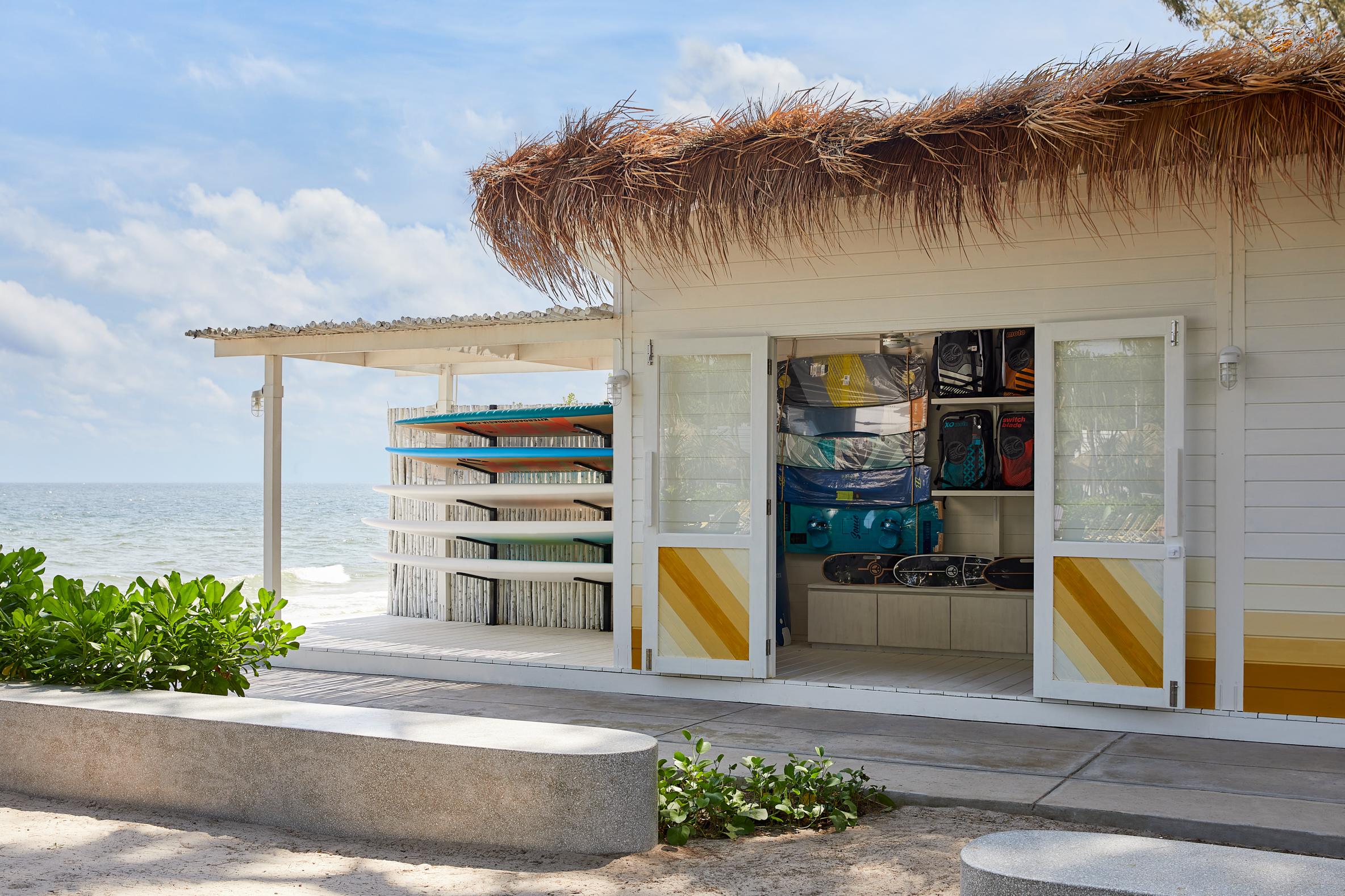 The Standard, Hua Hin Hotel Exterior foto The Lifeguard Hut at the beach